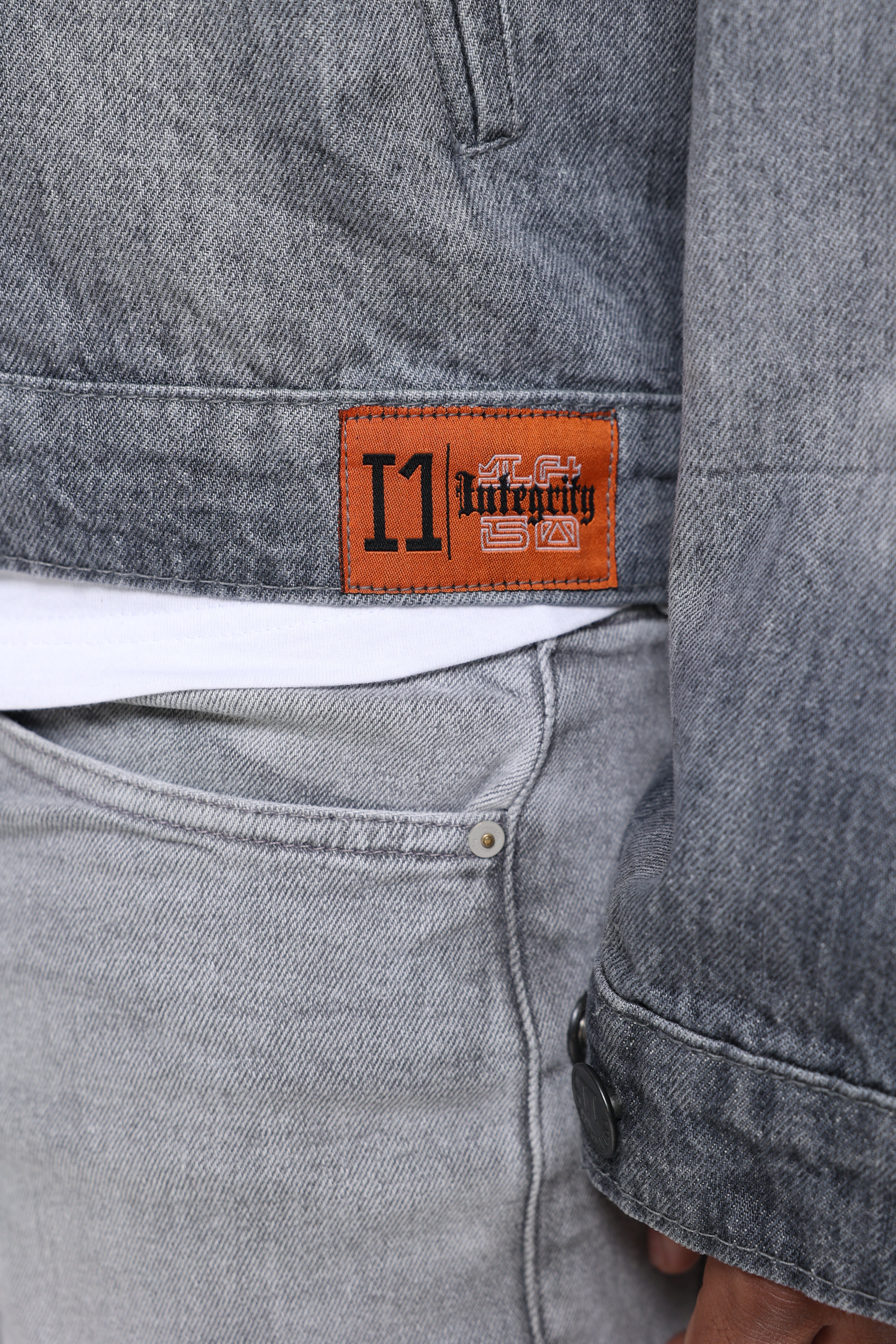 ARTICLE I DENIM UTILITY JACKET Position 5
