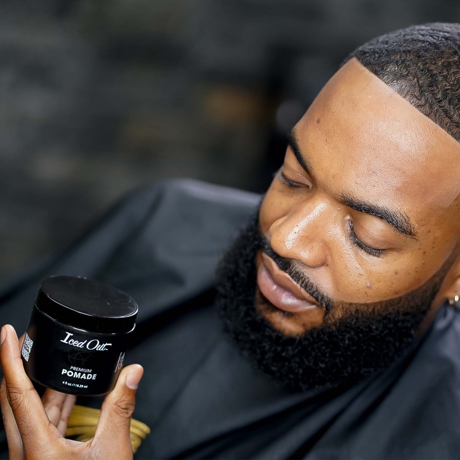 Iced Out Premium Pomade 4 fl oz Position 4